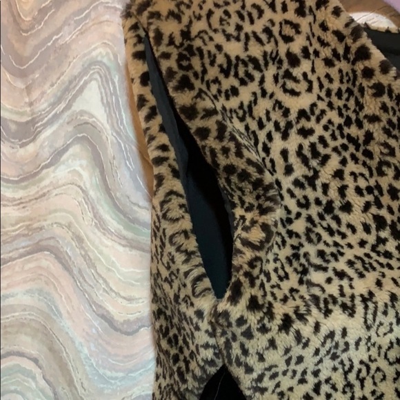 Joseph Ribkoff Leopard Vest - Picture 6 of 7